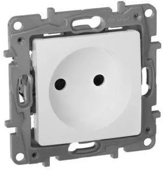 Розетка силовая Legrand Etika белый (672234)