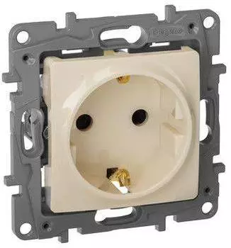 Розетка силовая Legrand Etika слоновая кость (672322)