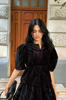 Блуза из бархата с коротким рукавом на кнопках