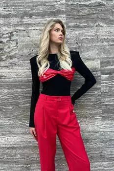 Боди из трикотажа с лаковой вставкой на груди