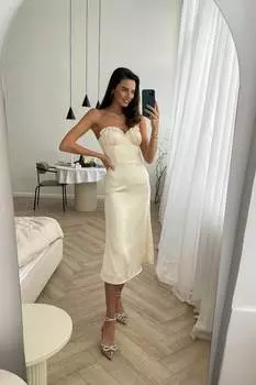 Платье-бюстье в длине миди с драпировкой и декором на лифе