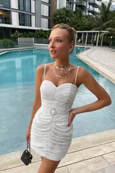 Платье бюстье в длине мини с драпировкой и поясом