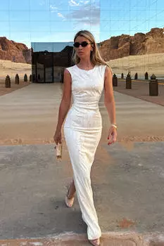 Платье-футляр в длине макси с пайетками