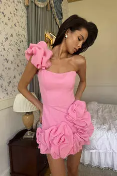 Платье-комбинезон со сборкой по низу юбки и на рукаве