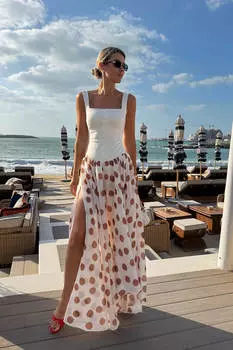 Платье-макси с застежкой по центру на пуговицы и пышной юбкой