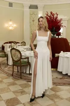 Платье-макси с застежкой по центру на пуговицы и пышной юбкой