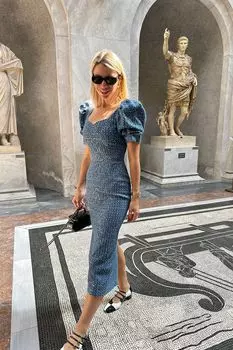 Платье-миди из джинсы с фигурным вырезом