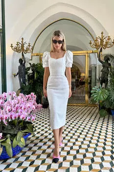 Платье-миди из джинсы с фигурным вырезом