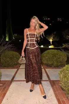 Платье-миди из пайеток с отделочной лентой из бархата