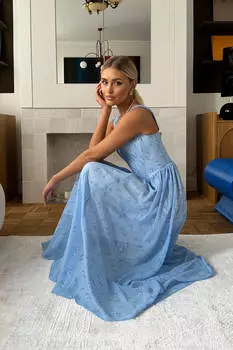 Платье-миди из шифона на бретелях и с рельефами на корсете