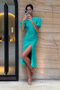 Платье-миди из вискозы в горошек с пышным рукавом и разрезом