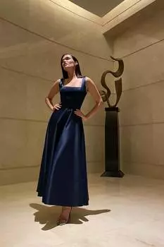 Платье-миди на бретелях с декором на лифе