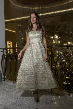 Платье -миди на прямом корсете и юбкой со складками