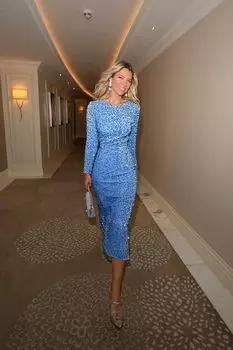 Платье-миди с длинным рукавом из бархата с пайетками