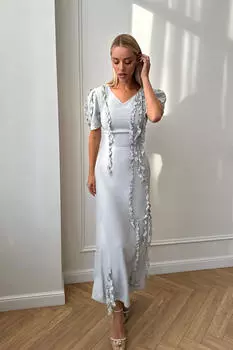 Платье-миди с коротким рукавом и декоративными рюшами