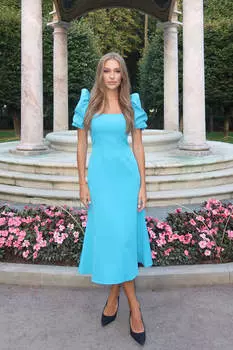 Платье-миди с квадратным вырезом и юбкой годе