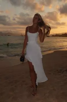 Платье-миди с рюшей сбоку и на талии