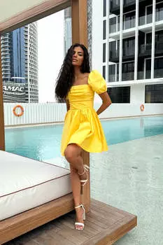 Платье-мини с драпированным лифом и пышными рукавами