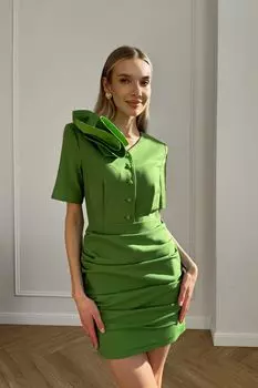 Платье-мини с драпировкой на юбке и декором на плече