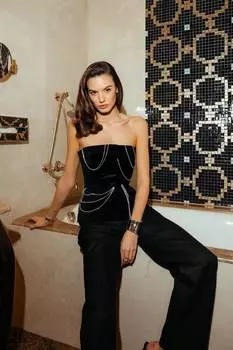 Топ из бархата на пуговицах с декором