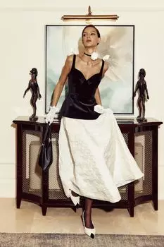 Топ из бархата с "V" образным вырезом