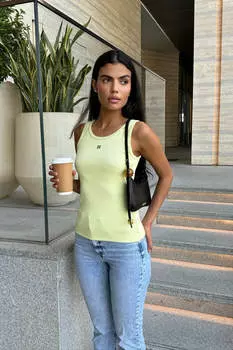 Топ на бретелях трикотажный с вышивкой