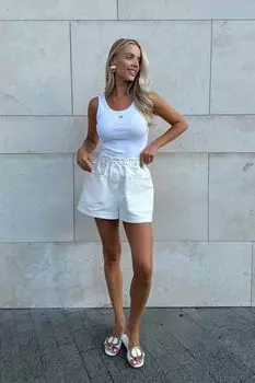 Топ на бретелях трикотажный с вышивкой