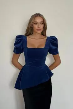 Топ с квадратным вырезом и коротким рукавом