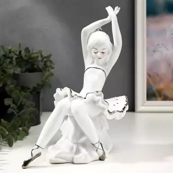 Сувенир Балерина в волнистой пачке на пуфе (19х12х24 см)