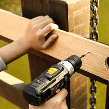 Аккумуляторная дрель-шуруповерт Deko