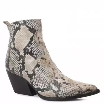 Одежда, обувь и аксессуары Strategia