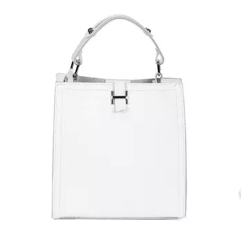 Белая сумка тоут из гладкой кожи