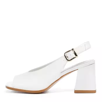 Белые босоножки из гладкой кожи