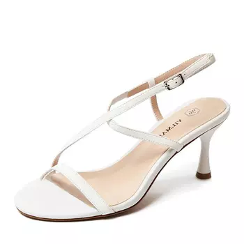 Белые босоножки из гладкой кожи