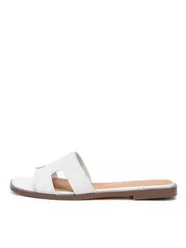 Белые шлепанцы из экокожи