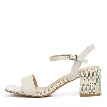 Бежевые босоножки из гладкой кожи