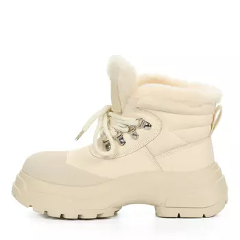 Бежевые утепленные ботинки из кожи