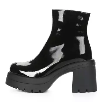 Черные ботильоны из лаковой кожи на подкладке из текстиля на квадратном каблуке