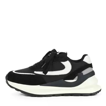 Черные кроссовки из комбинированных материалов на подкладке из текстиля