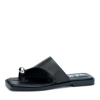 Черные шлепанцы из гладкой кожи