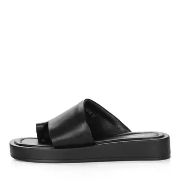 Черные шлепанцы из кожи