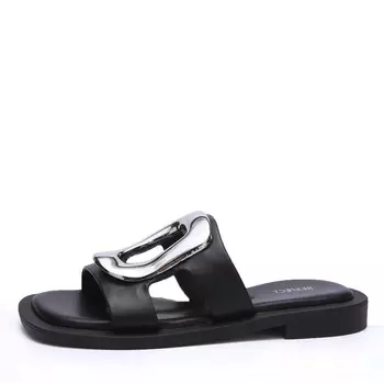 Черные шлепанцы из кожи