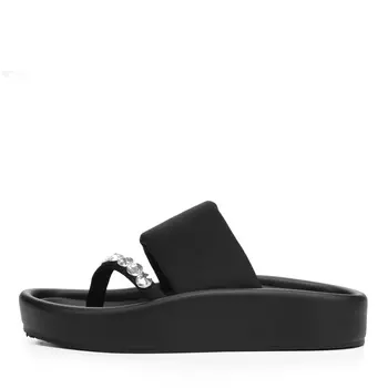 Черные шлепанцы из текстиля