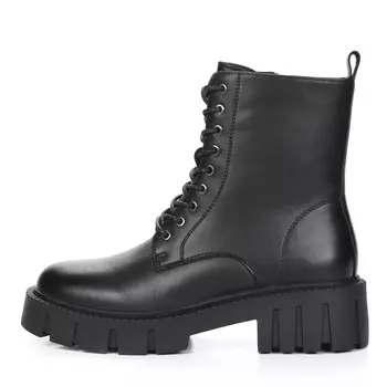 Черные утепленные ботинки из кожи