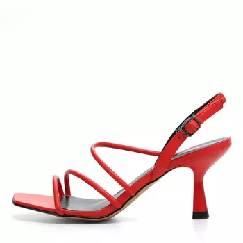 Красные босоножки из кожи