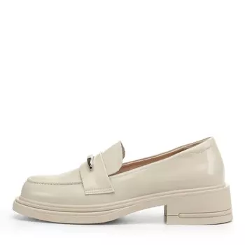 Лоферы из кожи рисового цвета