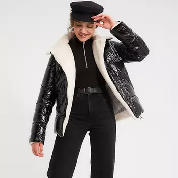 Пуховик женский короткий с меховой отделкой чёрный