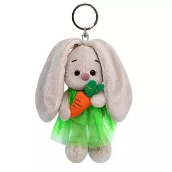 Брелок Budi Basa Ми в зелёном платье, с морковкой, 14 см