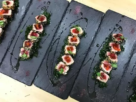 Блюдо для подачи прямоугольное 26,5*16,2см h=0,4-0,7см (GN1/4) черное, сланец APS | 993