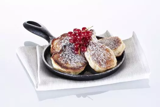 Сковорода чугунная Luxstahl SM13 130/15мм с ручкой порционная